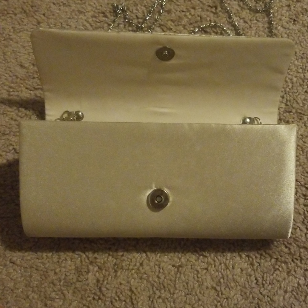 Purse - Picture 3 of 4